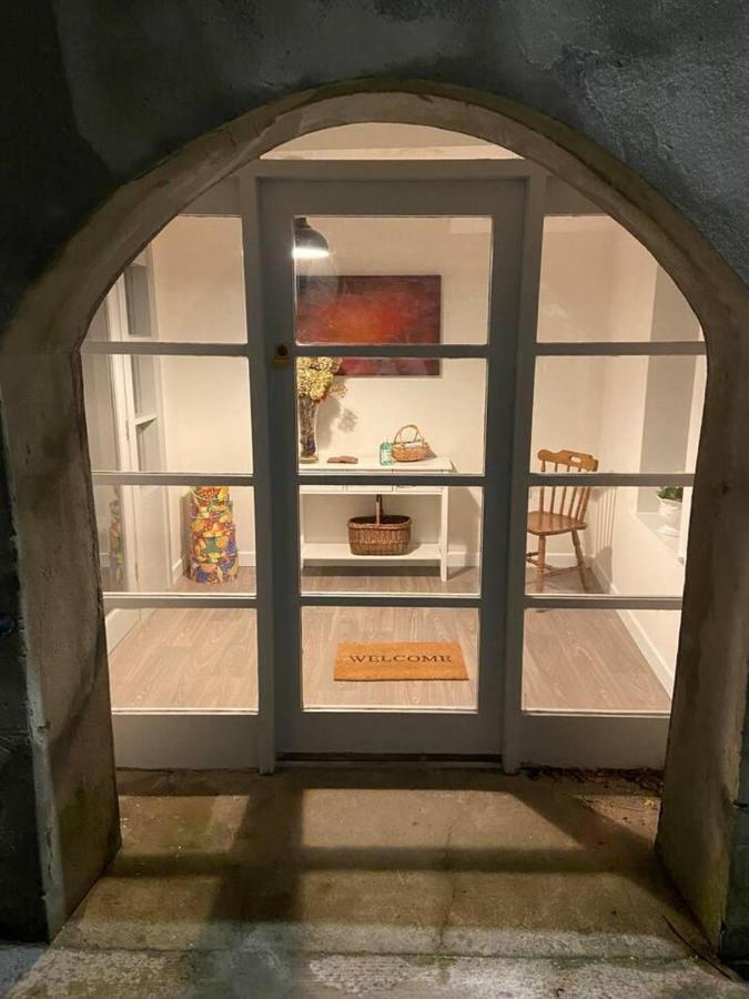 Town House In Ideal Location Central 恩尼斯基林 外观 照片