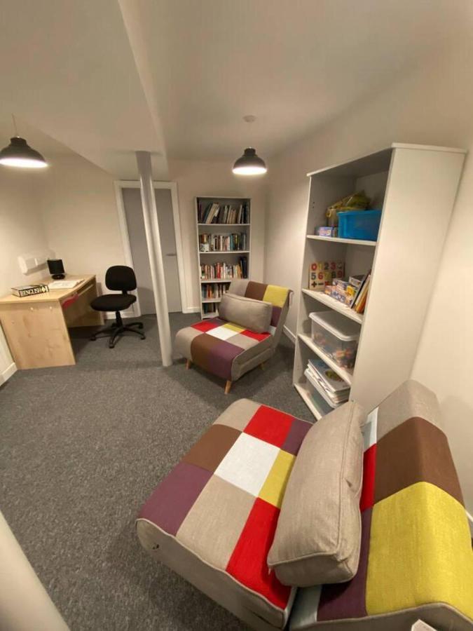 Town House In Ideal Location Central 恩尼斯基林 外观 照片
