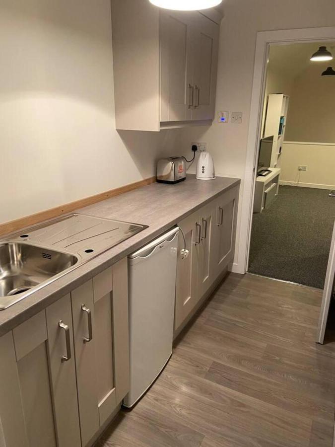 Town House In Ideal Location Central 恩尼斯基林 外观 照片